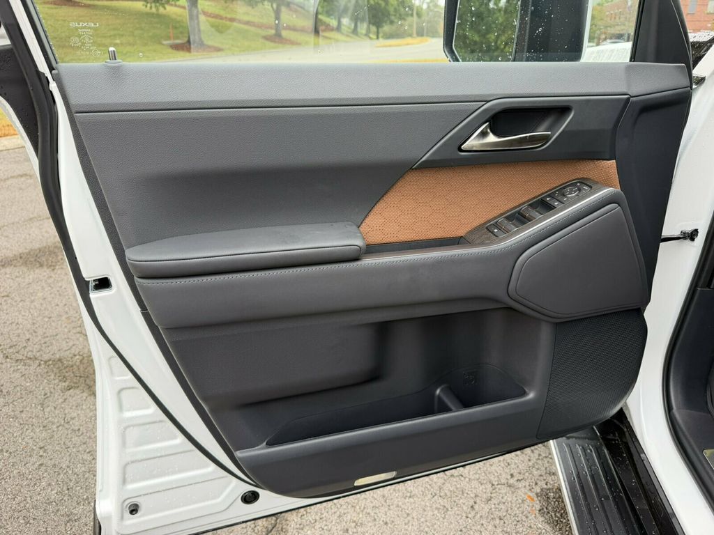 2026 Lexus GX Premium Plus Pkg/Heated&Cooled Seats/Mark Levinson Audio/Sunroof - 23089872 - 16