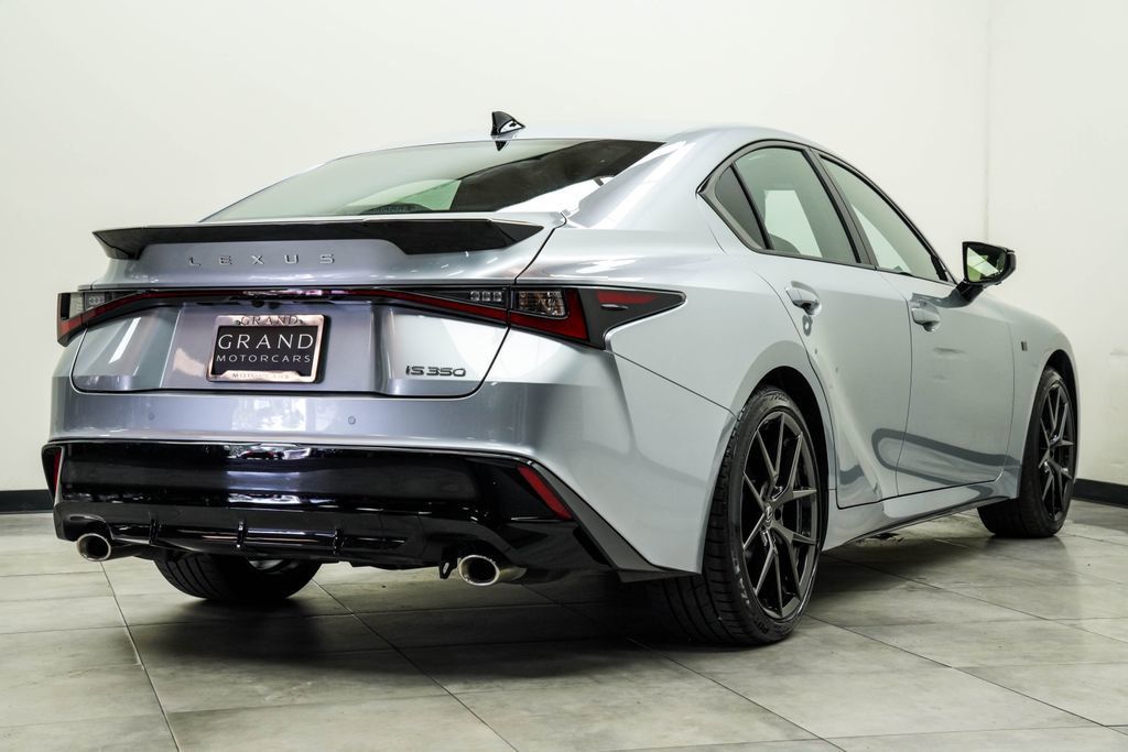 Lexus IS photo 13