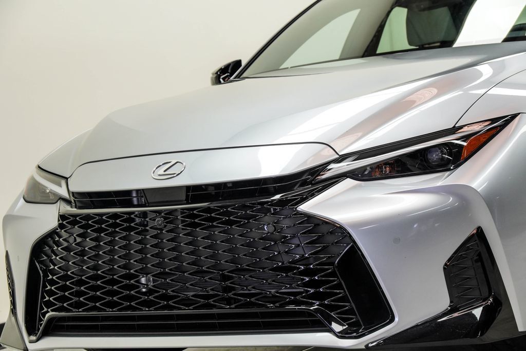 Lexus IS photo 2
