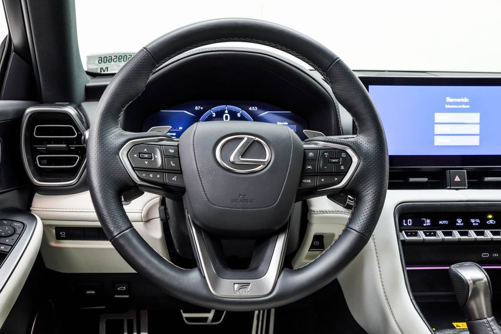Lexus IS photo 24