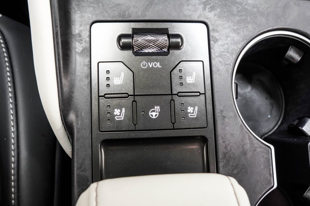 Lexus IS photo 26