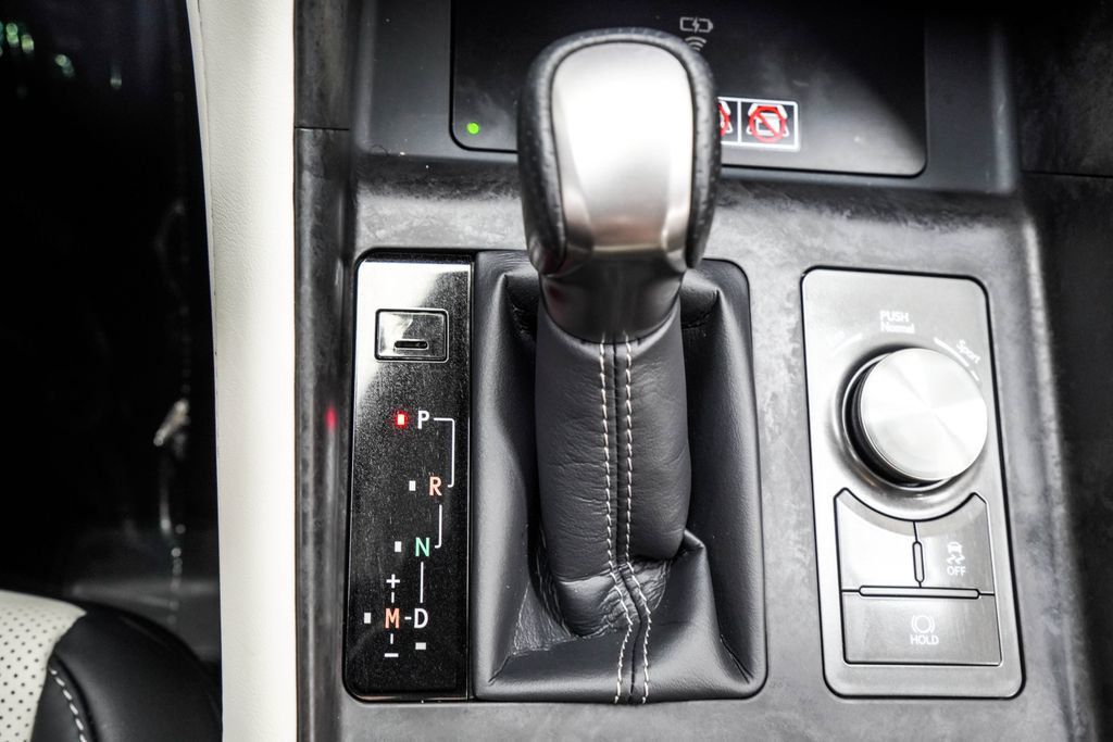 Lexus IS photo 27
