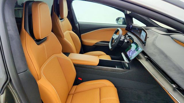 2026 Lucid Gravity Grand Touring AWD w/ Upgraded Orion Wheels in Platinum - 23012566 - 34