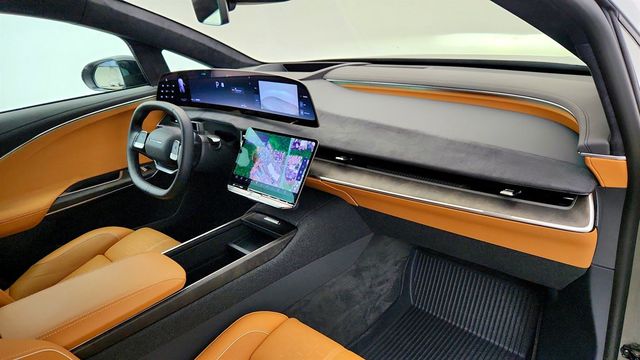 2026 Lucid Gravity Grand Touring AWD w/ Upgraded Orion Wheels in Platinum - 23012566 - 35