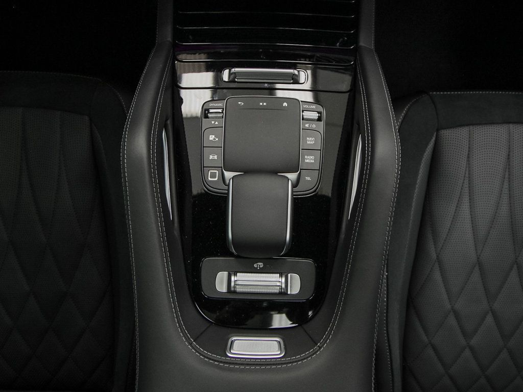 Mercedes-Benz GLS photo 32