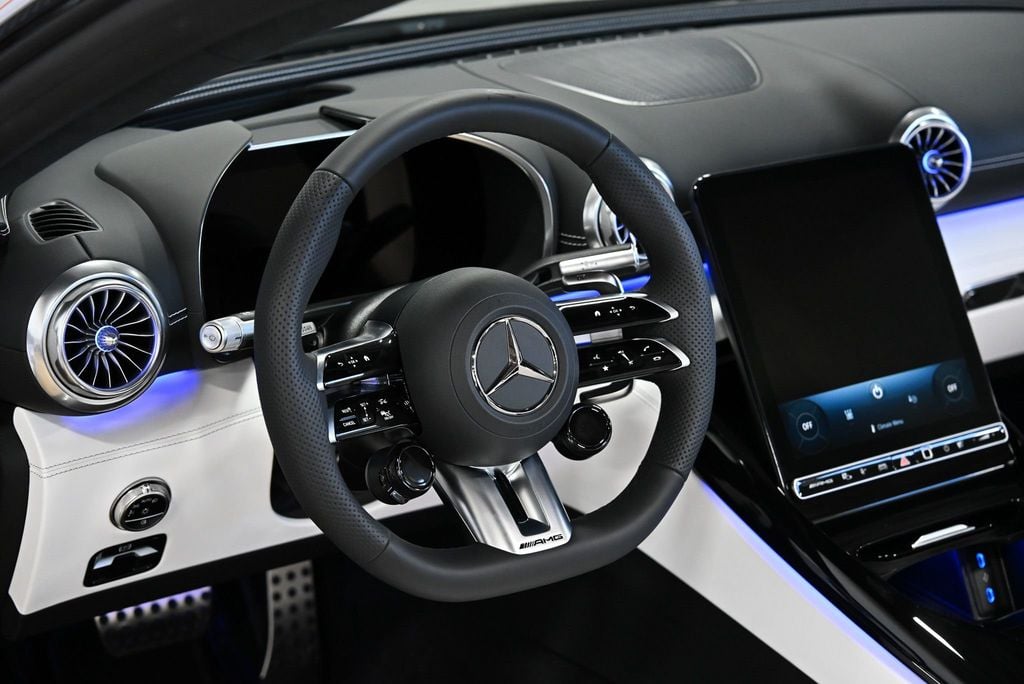 2026 Mercedes-Benz SL AMG SL 63 S E Performance Roadster - 22967893 - 33