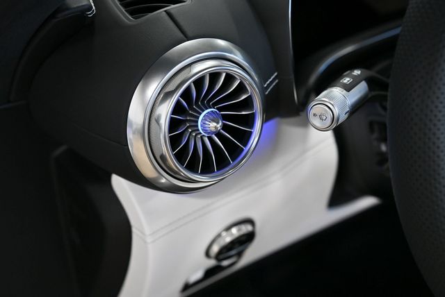 2026 Mercedes-Benz SL AMG SL 63 S E Performance Roadster - 22967893 - 40