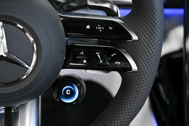 2026 Mercedes-Benz SL AMG SL 63 S E Performance Roadster - 22967893 - 55