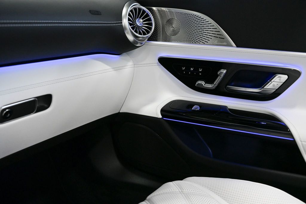 2026 Mercedes-Benz SL AMG SL 63 S E Performance Roadster - 22967893 - 70