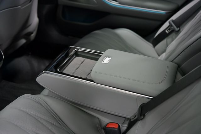 2026 Mercedes-Benz S-Class AMG S 63 E 4MATIC Sedan - 22986297 - 29