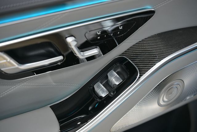 2026 Mercedes-Benz S-Class AMG S 63 E 4MATIC Sedan - 22986297 - 32