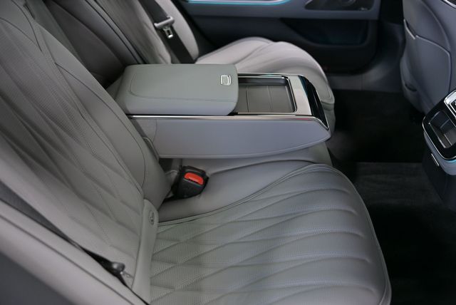 2026 Mercedes-Benz S-Class AMG S 63 E 4MATIC Sedan - 22986297 - 38