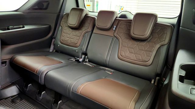 2026 Nissan Armada 4x4 Platinum *Ltd Avail* w/ Cross Bars - 23079602 - 20