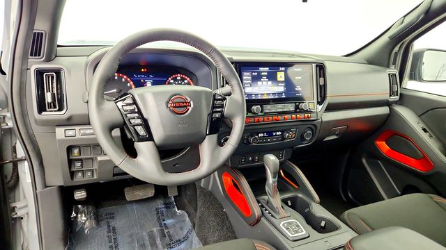 2026 Nissan Frontier Crew Cab 4x4 PRO-4X w/ Convenience Pkg, Tonneau & Step Rails - 23083472 - 11