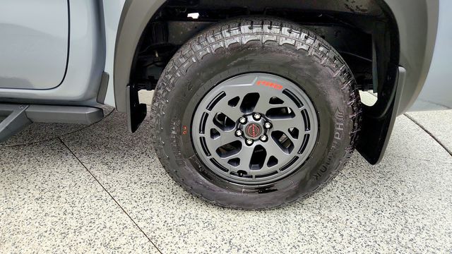 2026 Nissan Frontier Crew Cab 4x4 PRO-4X w/ Convenience Pkg, Tonneau & Step Rails - 23083472 - 8