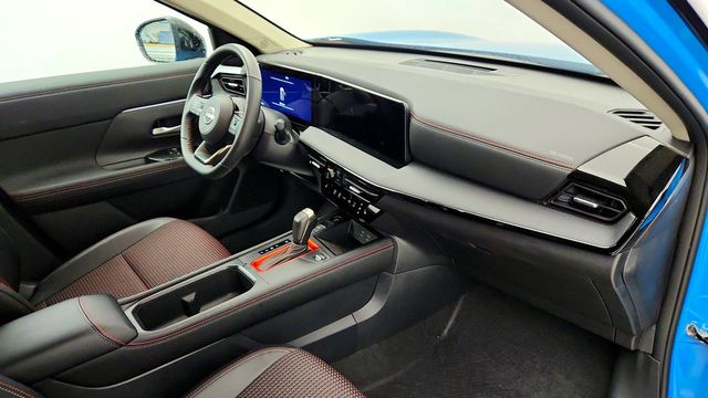 2026 Nissan Kicks SR AWD w/ SR Premium Pkg, Cold Weather Pkg & 19'' Wheels - 23099964 - 23