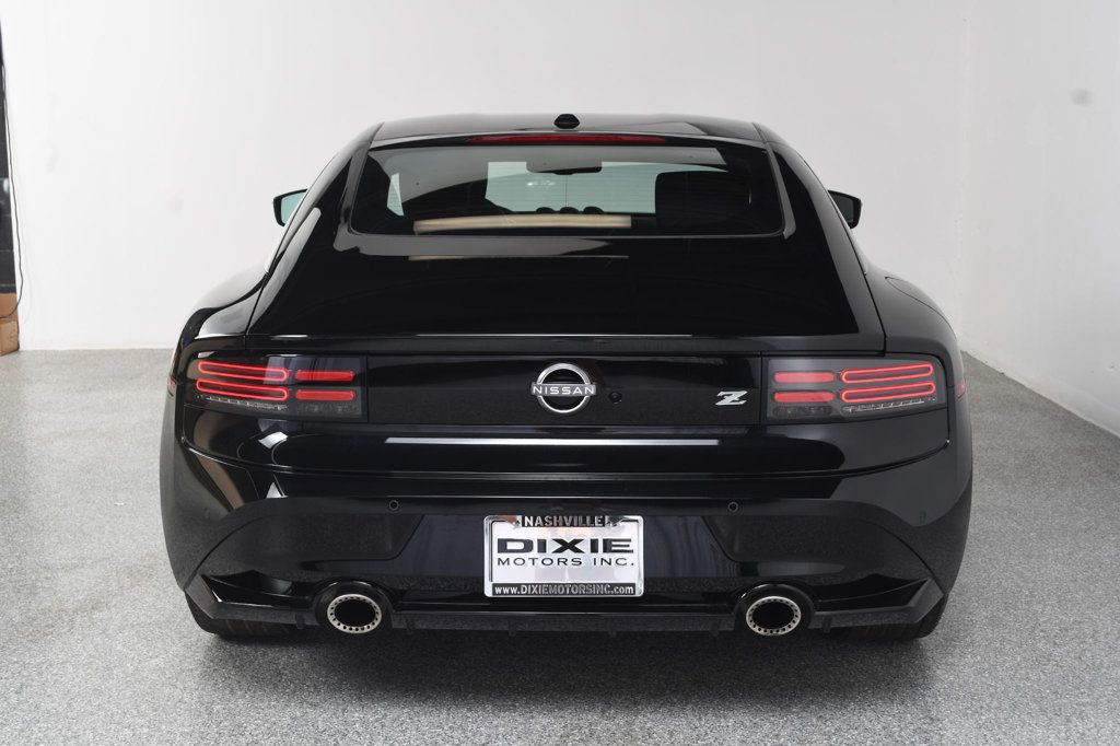 Nissan Z photo 17