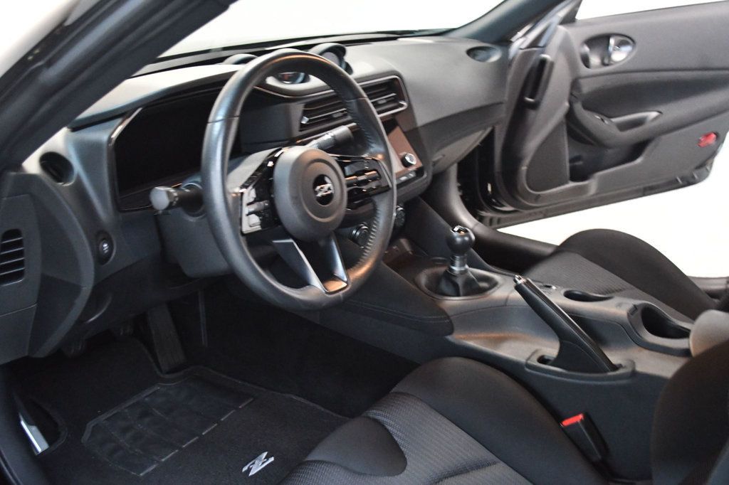 Nissan Z photo 24