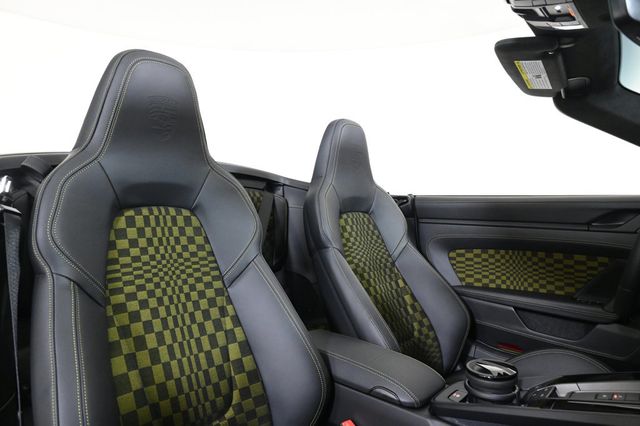 2026 Porsche 911 Carrera 4 GTS - 22982189 - 17