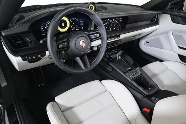 2026 Porsche 911 Carrera 4 GTS Cabriolet - 23100551 - 3