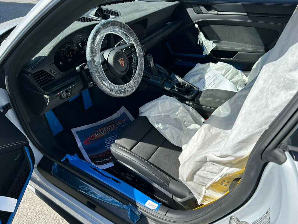2026 Porsche 911 GT3 Weissach - 23011048 - 14
