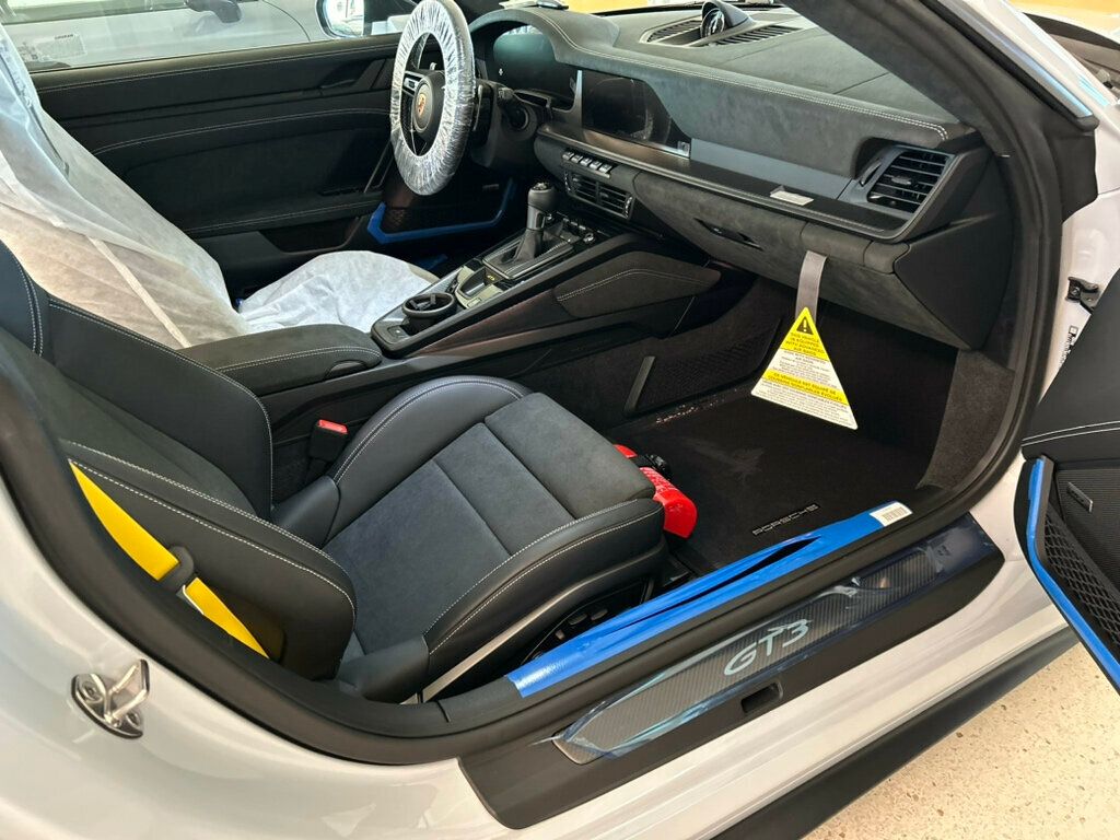 2026 Porsche 911 GT3 Weissach - 23011048 - 27