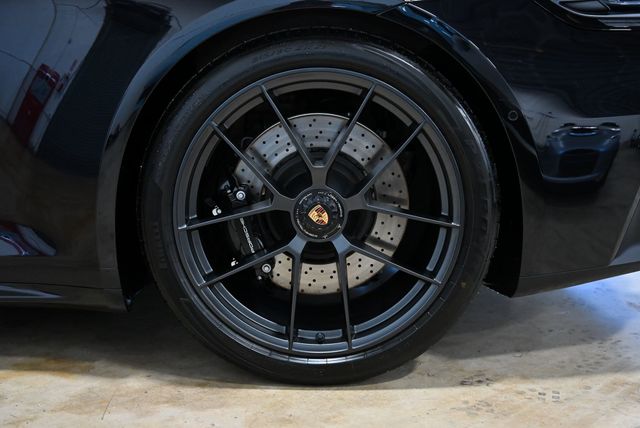 2026 Porsche 911 Targa 4 GTS - 22980345 - 11