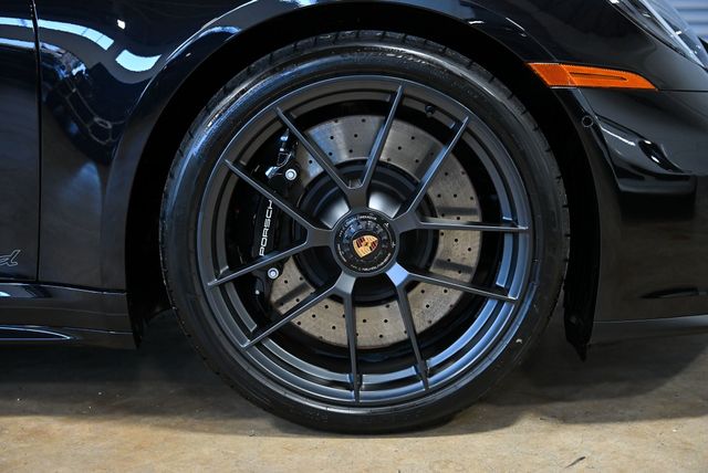 2026 Porsche 911 Targa 4 GTS - 22980345 - 18