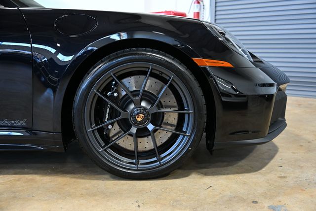 2026 Porsche 911 Targa 4 GTS - 22980345 - 19