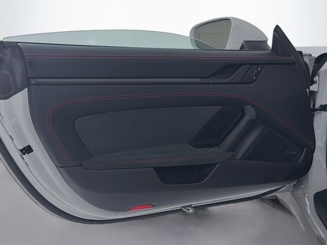 2026 Porsche 911 Targa 4 GTS - 23042601 - 13