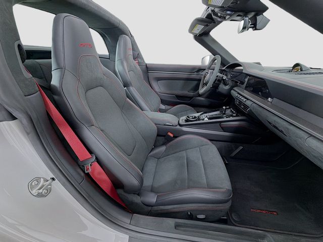 2026 Porsche 911 Targa 4 GTS - 23042601 - 32