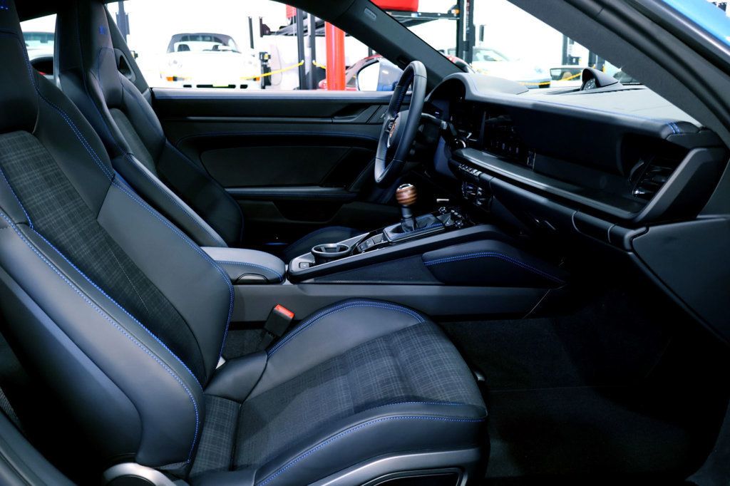 2026 Porsche 911 CARRERA T - 6sp Paint to Sample...48 Miles...6SP, AEROKIT  - 22982763 - 24