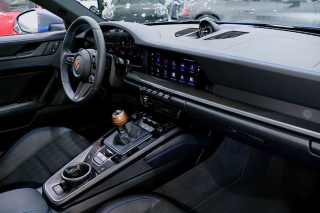 2026 Porsche 911 CARRERA T - 6sp Paint to Sample...48 Miles...6SP, AEROKIT  - 22982763 - 34