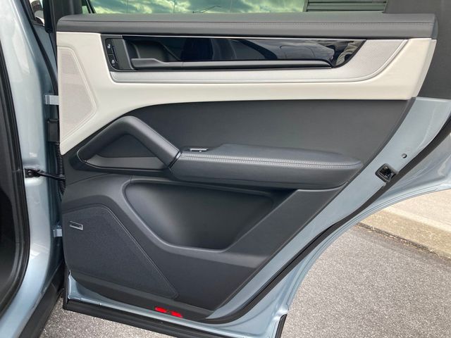 2026 Porsche Cayenne Coupe AWD - 22952651 - 16