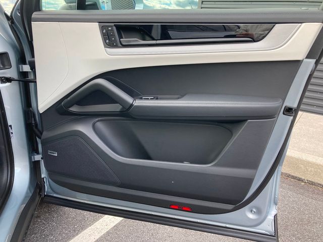 2026 Porsche Cayenne Coupe AWD - 22952651 - 18