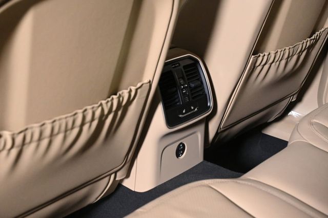 2026 Porsche Macan  - 23034292 - 18