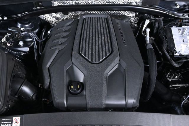 2026 Porsche Macan  - 23034292 - 24