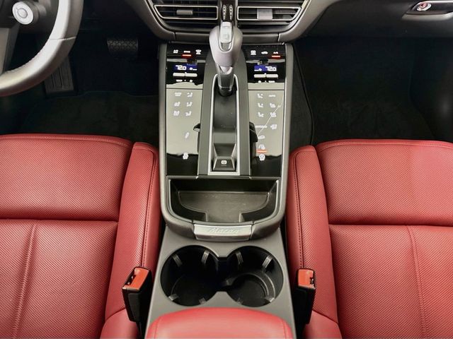 2026 Porsche Macan T - 23075118 - 15