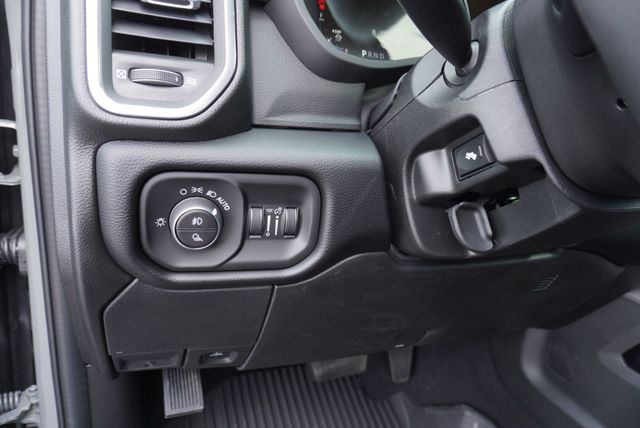 2026 Ram 3500 LARAMIE NIGHT EDITION - 23012972 - 32