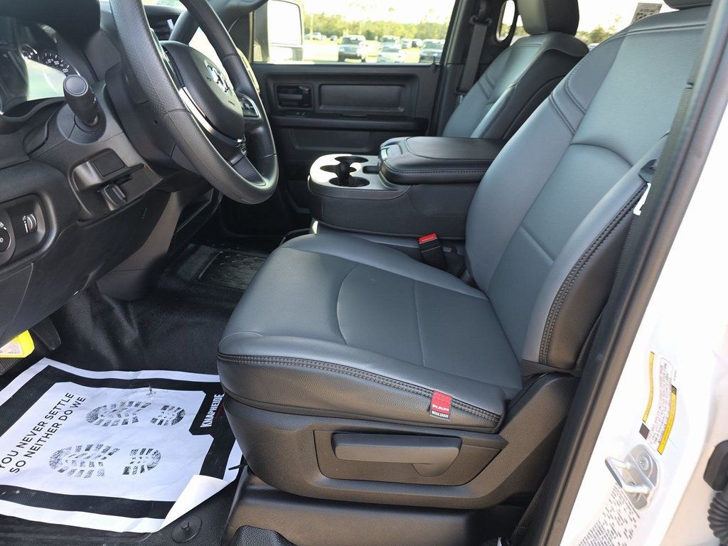 2026 Ram 3500 Chassis Cab Tradesman 4WD Crew Cab 60" CA 172.4" WB - 22946071 - 4