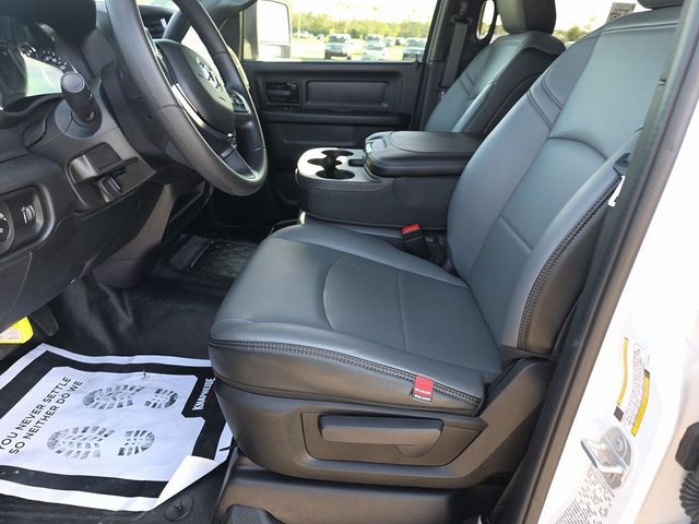 2026 Ram 3500 Chassis Cab Tradesman 4WD Crew Cab 60" CA 172.4" WB - 22946071 - 4