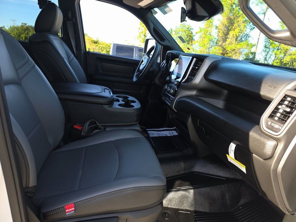 2026 Ram 3500 Chassis Cab Tradesman 4WD Crew Cab 60" CA 172.4" WB - 22946071 - 5