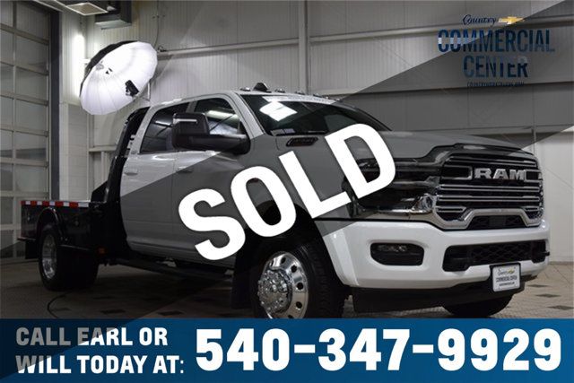 2026 Ram 4500 Chassis Cab 4500 CREW 4X4 BIG HORN LARAMIE * CUMMINS * 9' CM FLATBED  - 22948029 | Video 1
