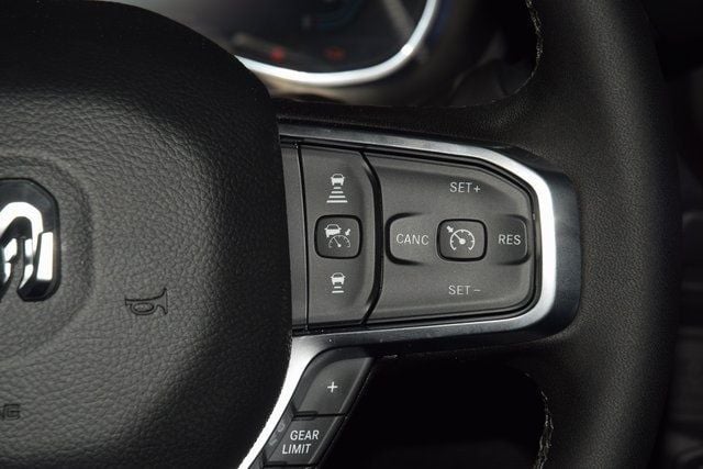 2026 Ram 4500 Chassis Cab 4500 CREW 4X4 BIG HORN LARAMIE * CUMMINS * 9' CM FLATBED  - 22948029 - 36