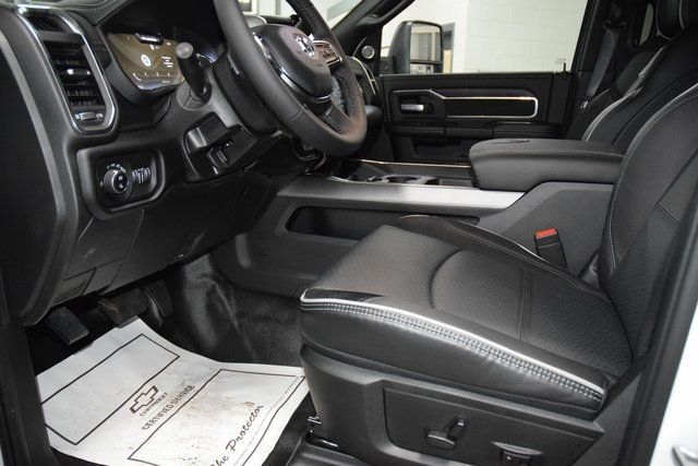 2026 Ram 4500 Chassis Cab 4500 CREW 4X4 BIG HORN LARAMIE * CUMMINS * 9' CM FLATBED  - 22948029 - 38