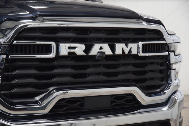 2026 Ram 5500 Chassis Cab Tradesman 4x4 Crew Cab 84" CA 197.4" WB - 23067823 - 4