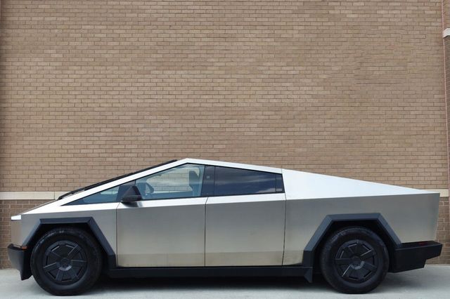 2026 Tesla Cybertruck Premium - 23084145 - 1