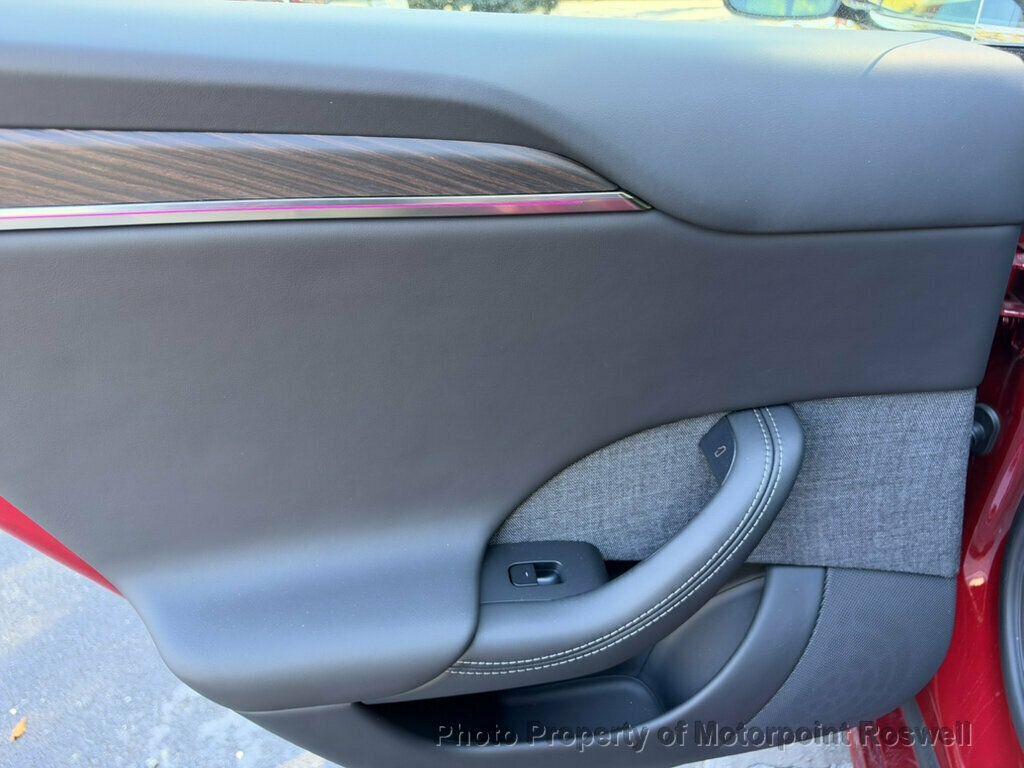 Tesla Model S photo 19