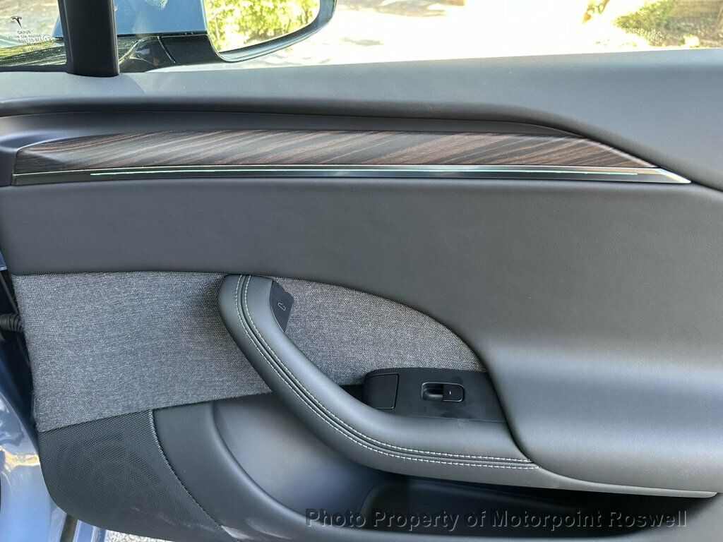 Tesla Model S photo 19