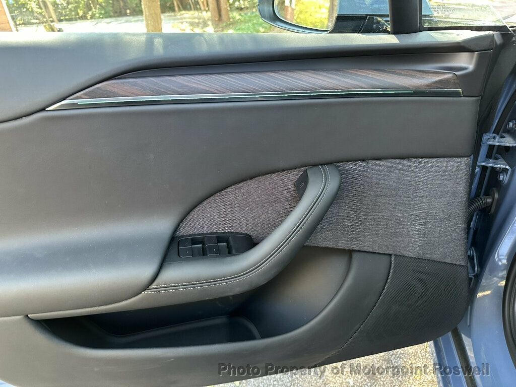 Tesla Model S photo 9